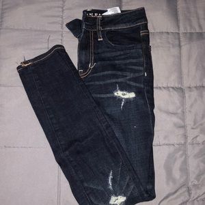 dark blue ripped american eagle jeans